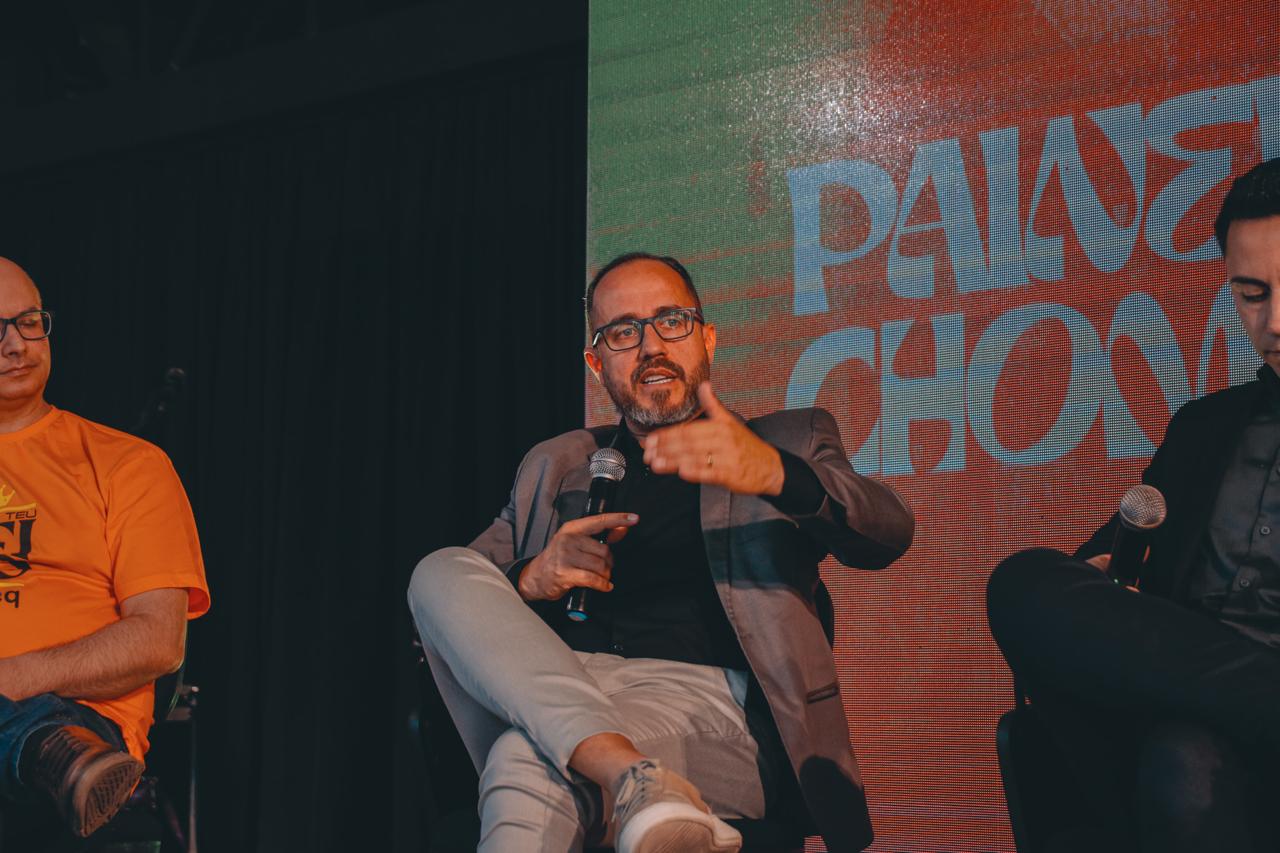 Delamar Júnior em painel de congresso em Gramado com 500 empresários de todo o Brasil